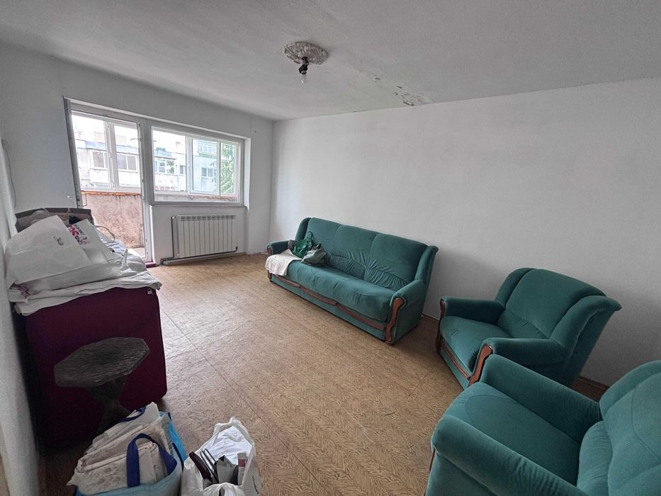 Apartament de vanzare 4 Camere Campina 77.000 euro negociabil