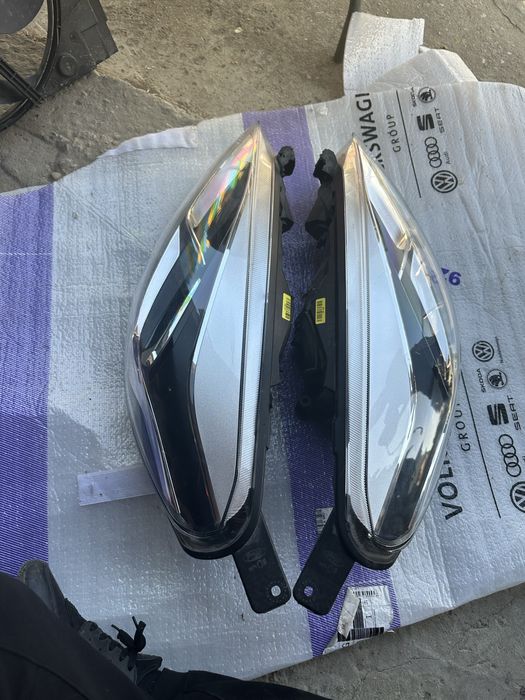 Faruri stanga dreapta ford fiesta.h1bb-13w030-ae.h1bb-13w029-ae.