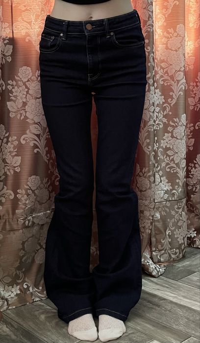 Джинсы клеш Zara.