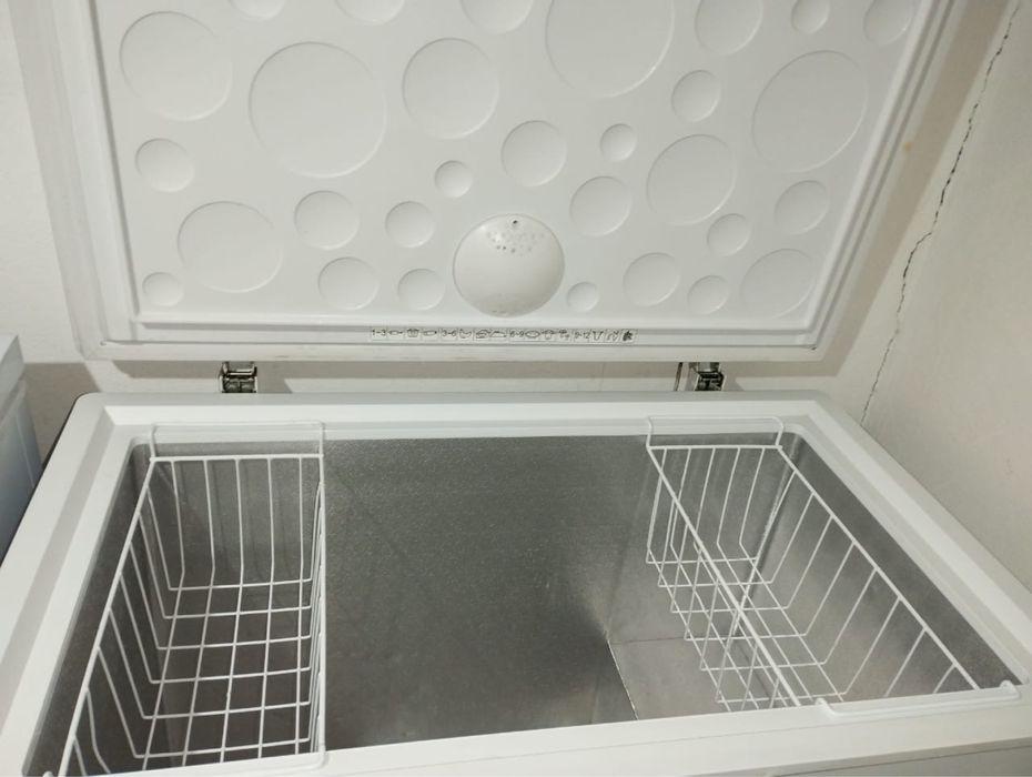 Продам морозильник HCE319R