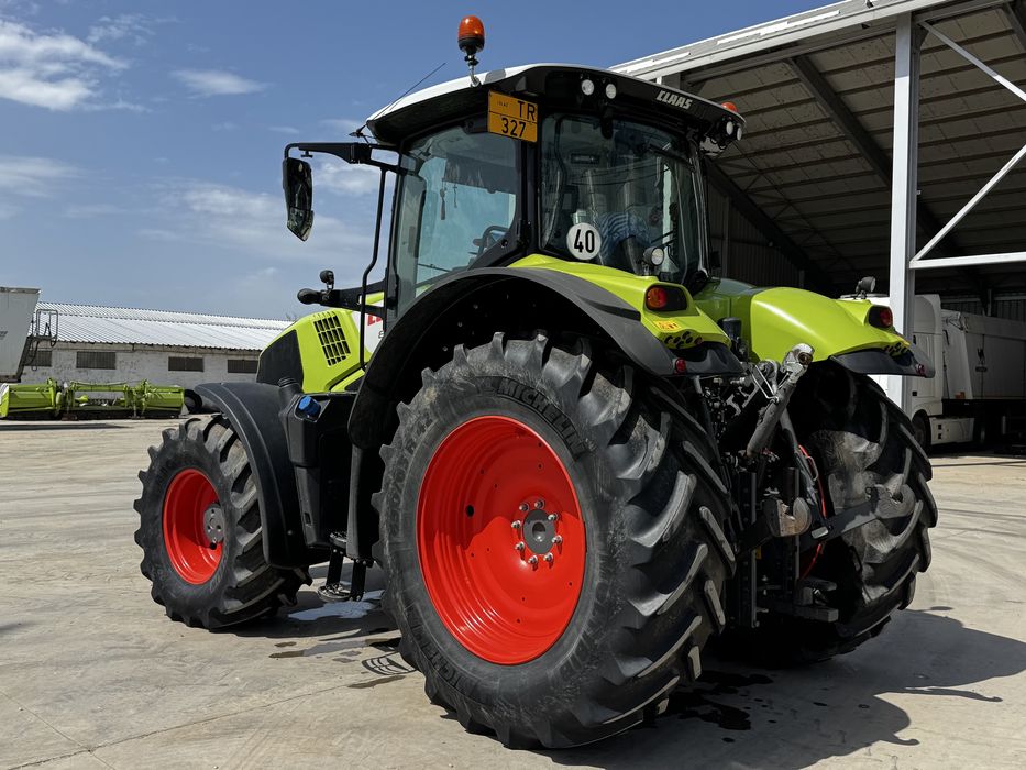 Claas Axion 810.