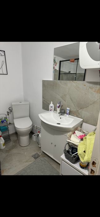 Vand casa 4 camere, 2 bai, garaj, camara, magazie, 2400 metri, la 10 min de DN1 , 25 min de Sinaia si 15 min de Ploiesti! Toate utilitatile!