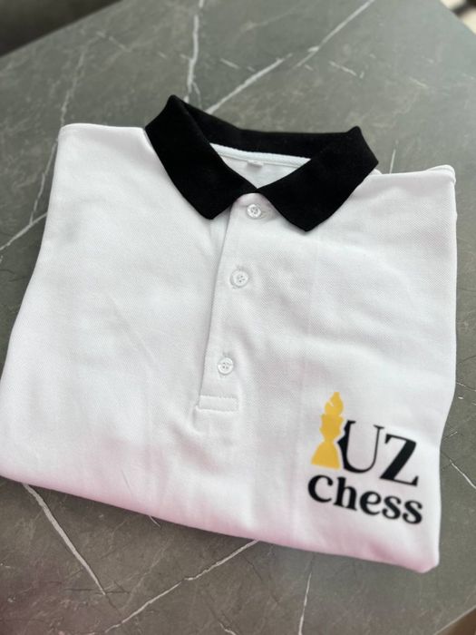 Futbolka, kepka, shopper.