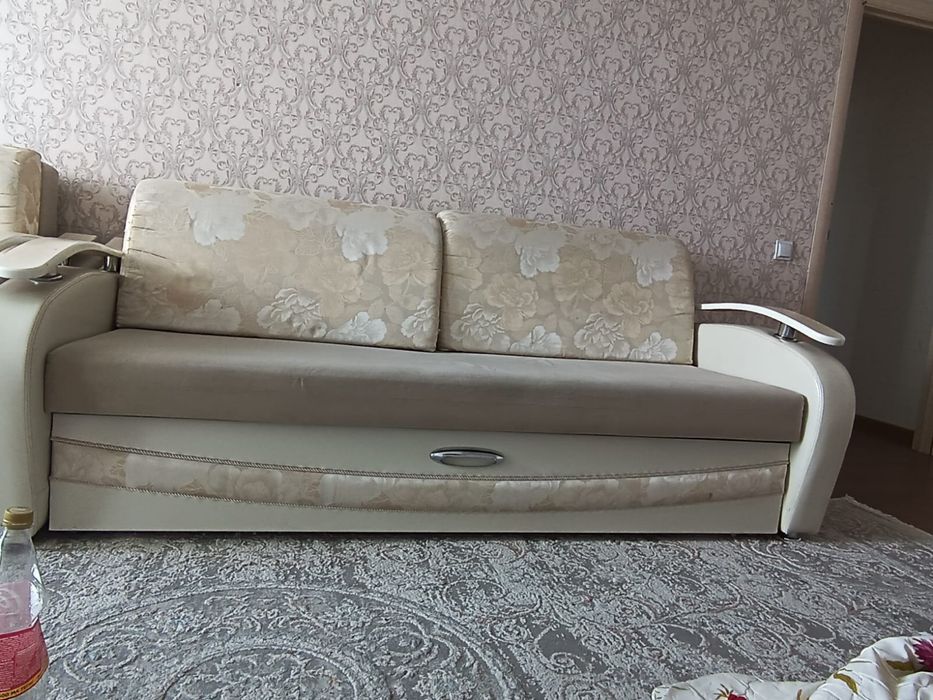 Продам диван с креслом