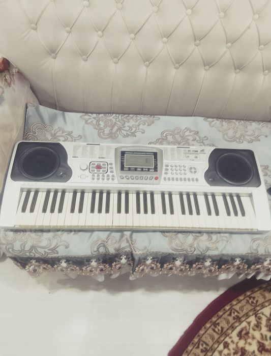 Продам синтезатор