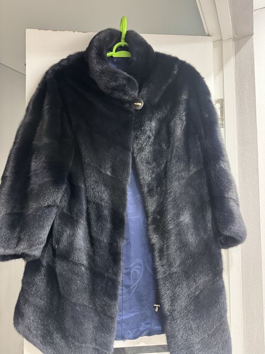 Продам шубу темно синего цвета