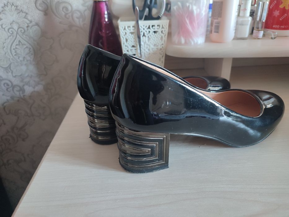Продам женские туфли
