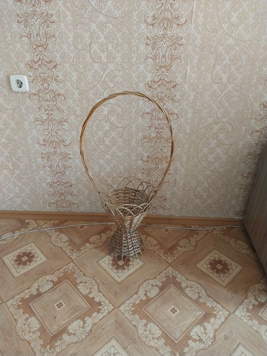 Продам плетеную корзину