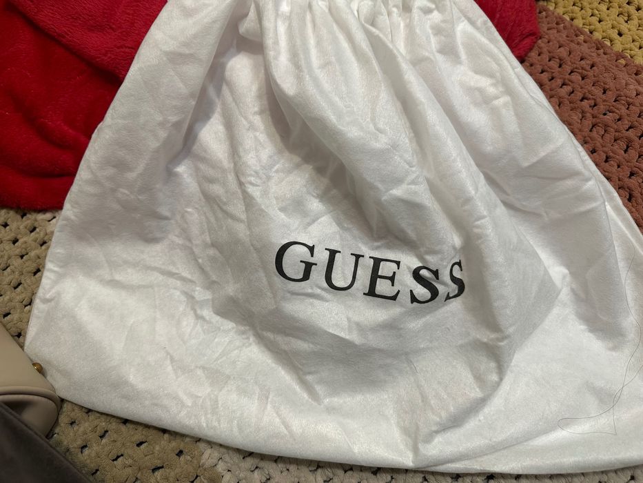 Чисто нова чанта на Guess