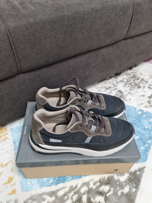 Продам кроссовки новые