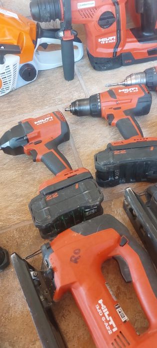 Vând scule hilti în  milwaukee