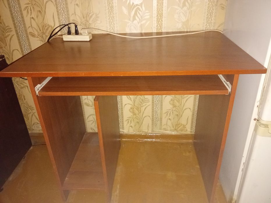 Стол компьютерный