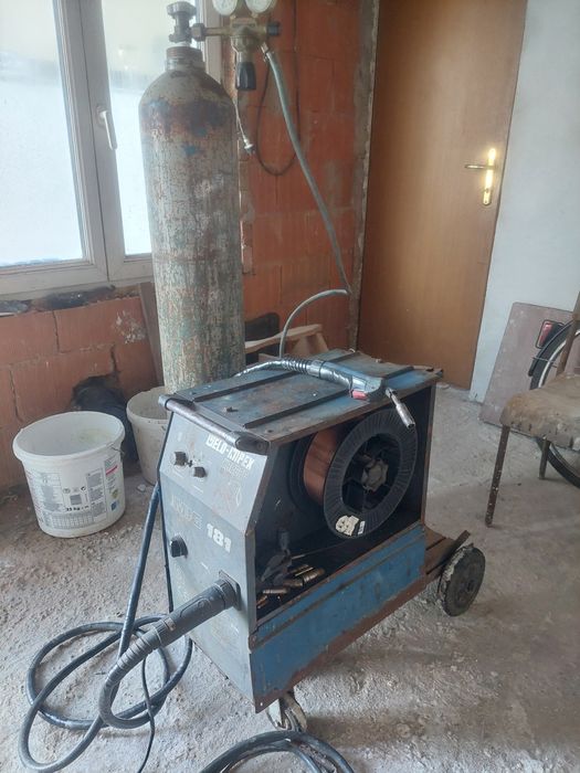 Aparat de sudura cu co2 mig 181A aparatul este folosit