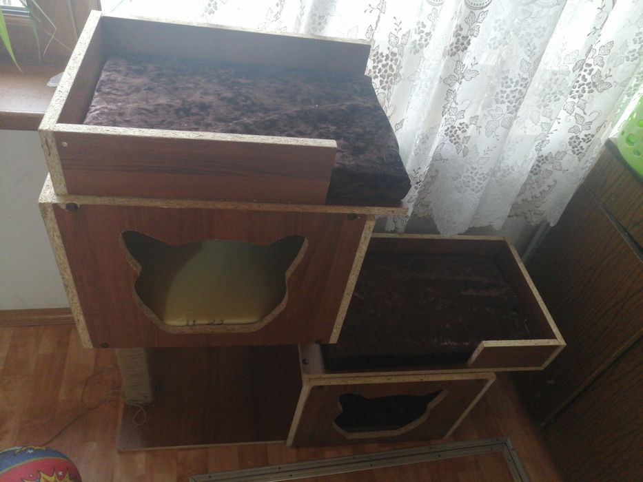 Домик для кошек с когтеточкой