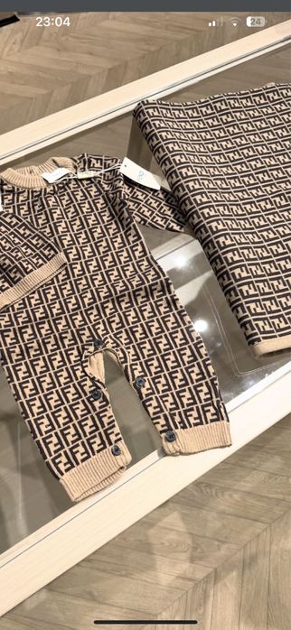 детская одежда и одеяло