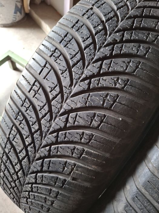 2 Anvelopele All season 215 65 r17 Goodyear