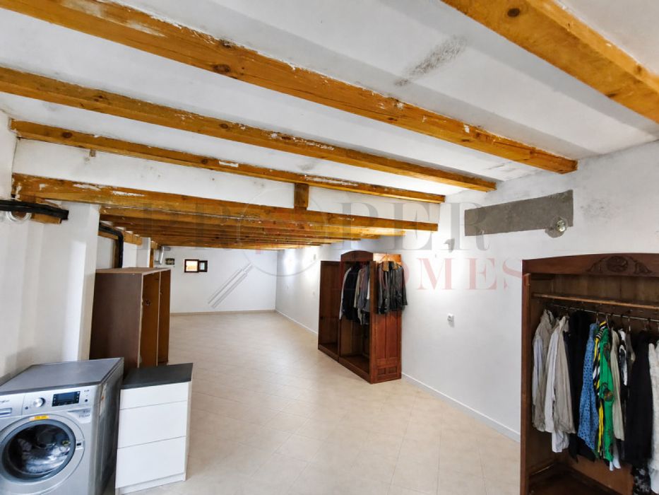Продажба Къща гр. Елена - с. Донковци 280m² и двор 5880m²