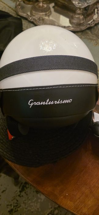 Ofer spre vanzare casca pt motociclisti Vespa Grandturismo