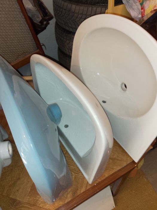 Тоалетни чинии  долно от. и за вграждане  бели, мивки различни