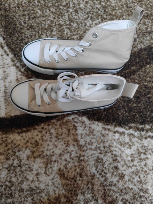 Високи дамски кецове