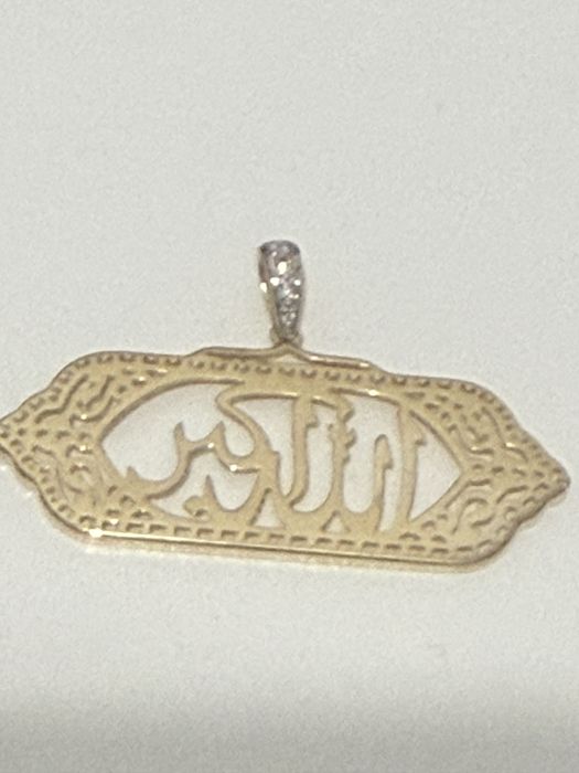 ! Золотое Кулон 750 проба ( Слава Аллаху)