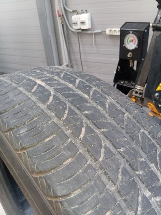 Продам одну всесезонную шину