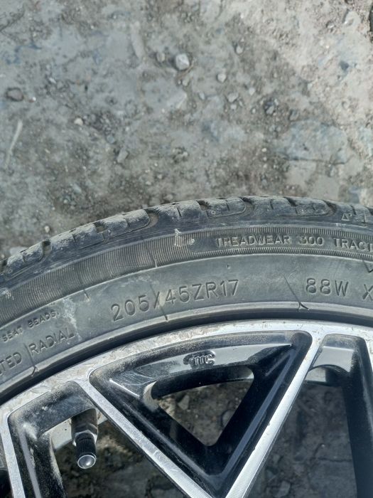 Продам Шины с дисками.