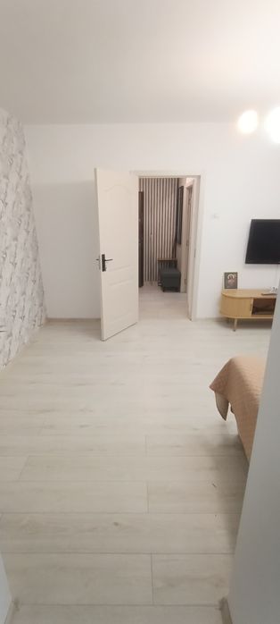 inchiriez apartament 2 camere  semidecomandat