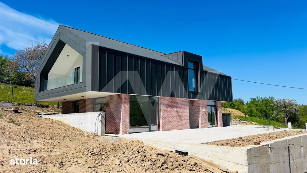 Casa arhitectura moderna cu panorama spre Muntii Fagaras si Cetatea Ci