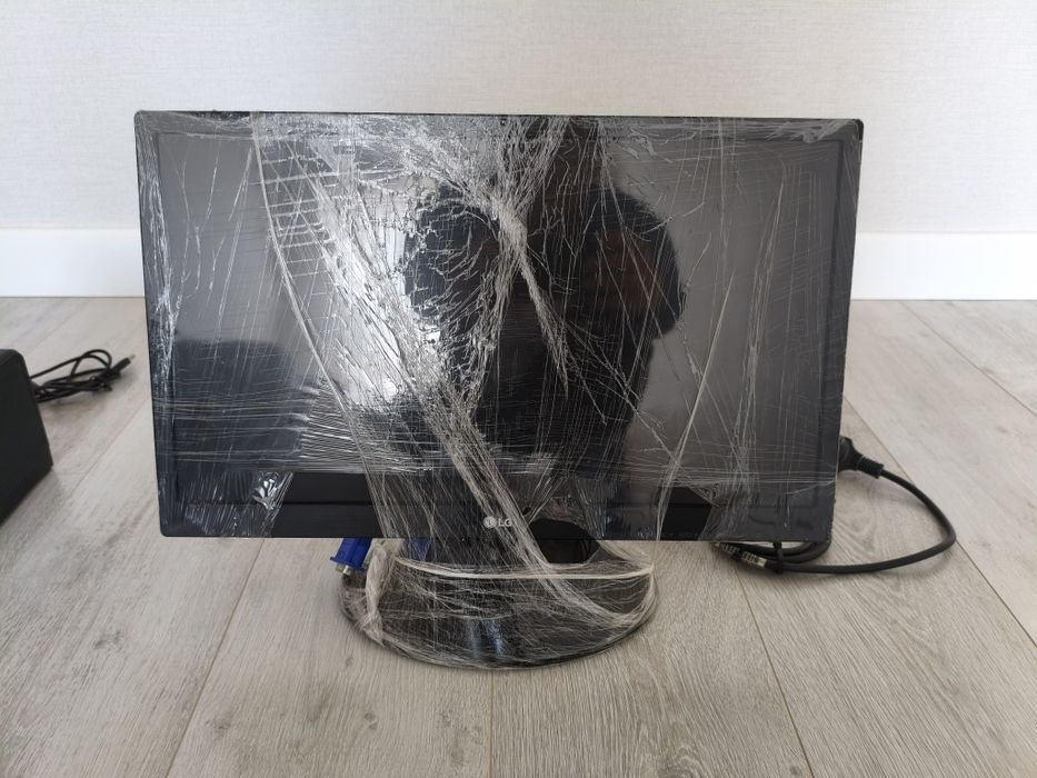 Продам монитор и принтеры чеков