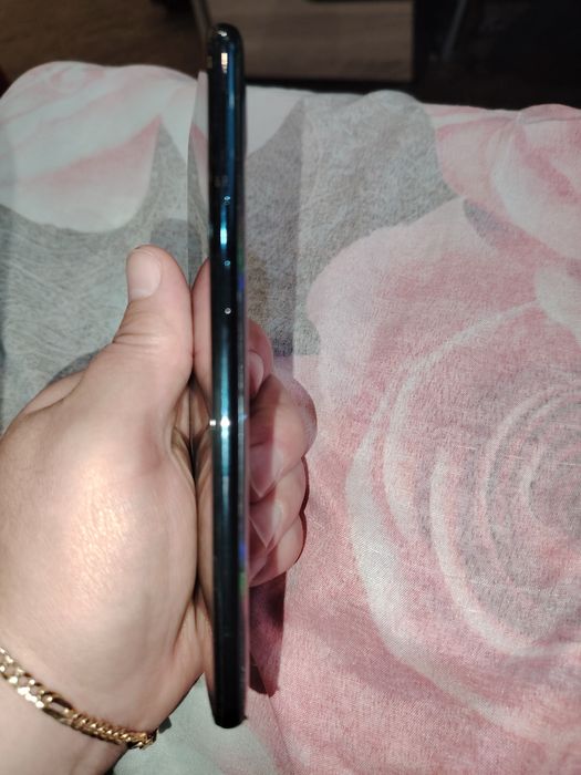 Продавам Samsung A40