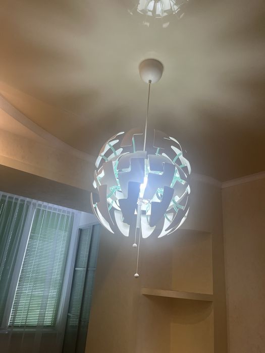 Продам люстру и часы Ikea