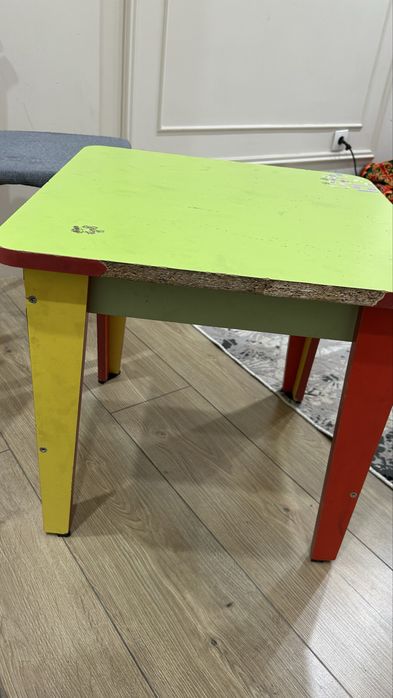 Стол и стульчики