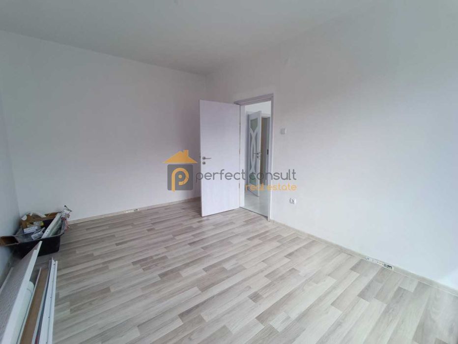 Продава се Тристаен апартамент в Пловдив, Гагарин - 62 кв.м за 1750 €/кв.м - Снимка #2