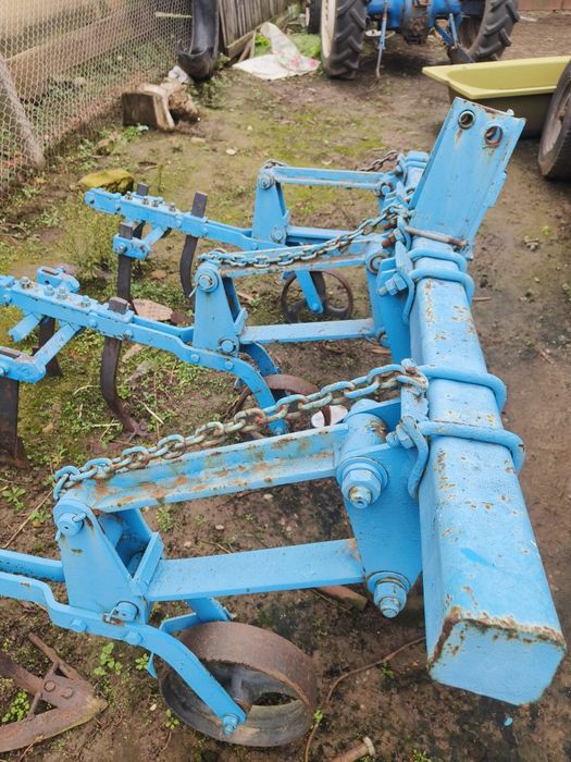 Cultivator ; prășitor  3 secții