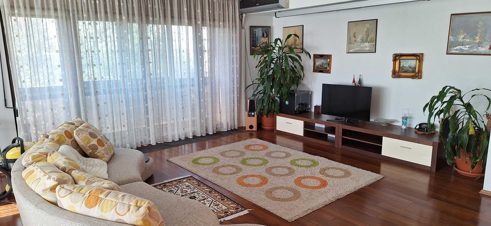 Penthouse - ultimele doua niveluri ale unui bloc langa parcul Titanii