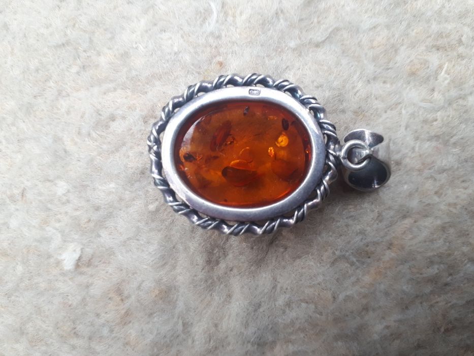 Серебряный кулон.