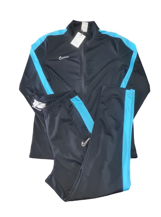 Мъжки Екип Nike

Чисто нов с етикети.

Размер M

Цена 109 лв.