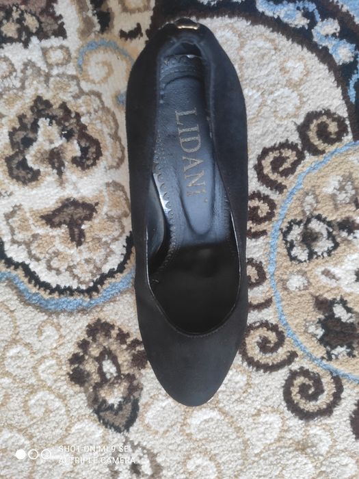 Продаю женские туфли