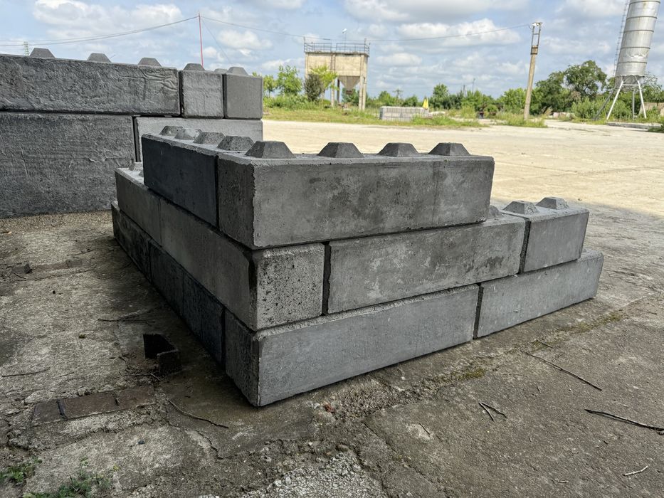 Blocuri de beton tip lego