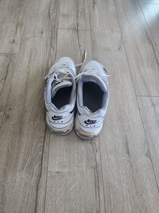Nike air max command