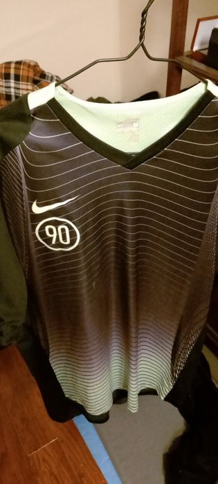 Tricouri cămăși șapcă