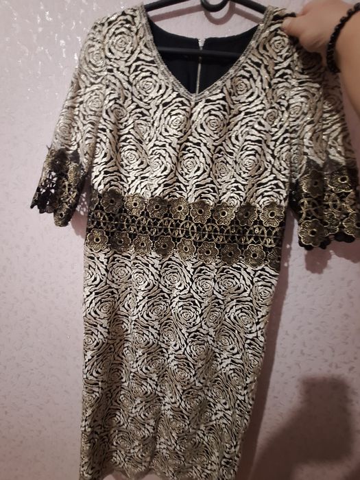 Продам платье. Почти новое.