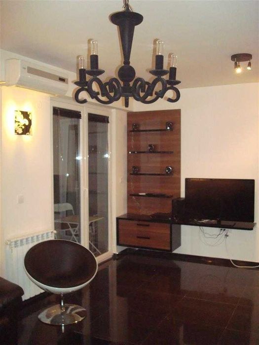 Дава се под наем Двустаен апартамент в Бургас, Център - 48 кв.м за 219.3 € - Снимка #3