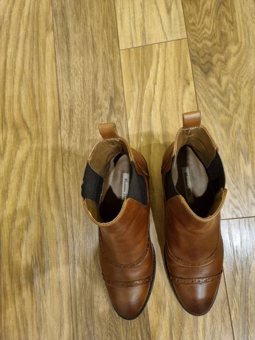 Продавам кожени боли на фирмата Massimo Dutti