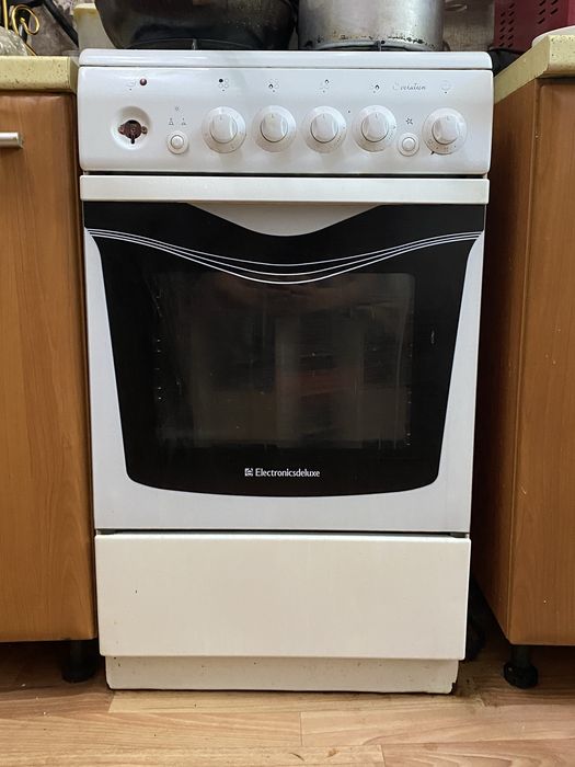 Продам газ плиту