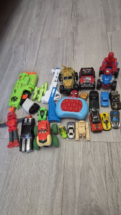 Игрушки, машинки, пистолеты