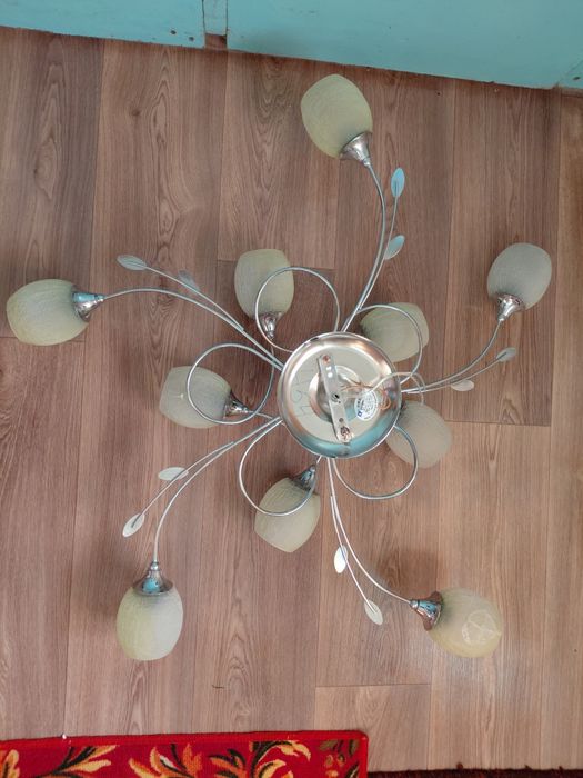 Продам люстру 10 рожковую