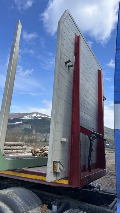 Semiremorca cu racoante