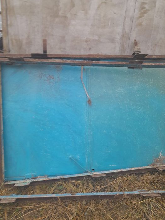Продам Ворота на гараж железные